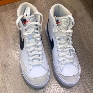 Nike blazer mid ‘77 size 6Y